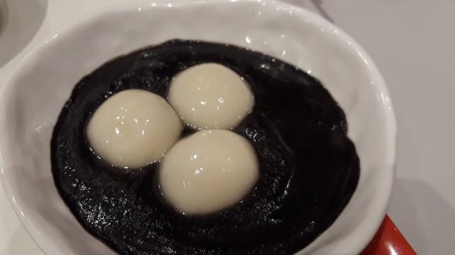 Bubur Wijen Hitam, Sajian Oriental yang Lembut dan Manis