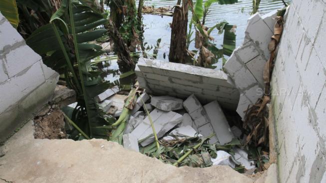 Pergerakan Tanah di Saketi Pandeglang Sebabkan Belasan Rumah Rusak Parah, Warga Mengungsi