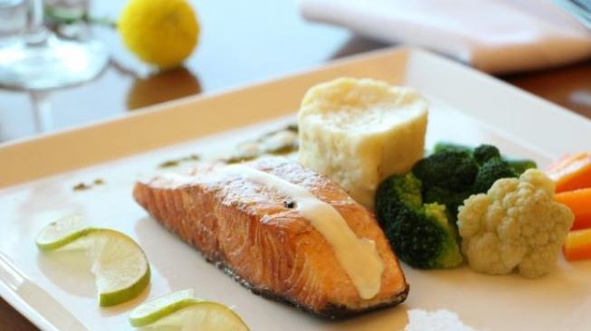 Pan Seared Salmon. (Millennium Hotel Sirih Jakarta)