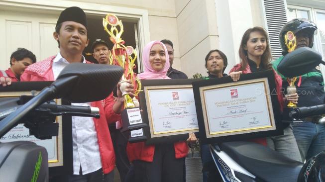 PSI berikan Kebohongan Award Prabowo - Sandiaga. (Suara.com/Tyo)