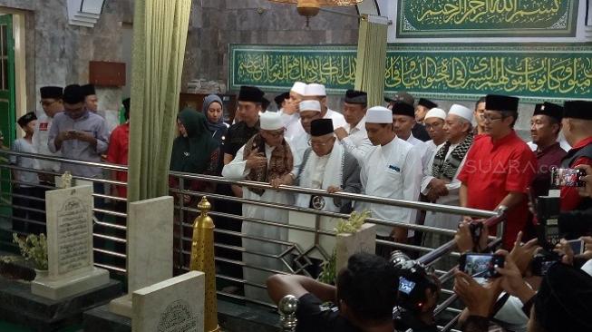 Cari Berkah, Ma'ruf Amin Ziarah ke Makam Keramat Empang Bogor