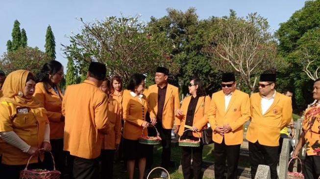 Nyekar Ke Makam Pahlawan, MKGR Ajak Warga Perangi Hoaks