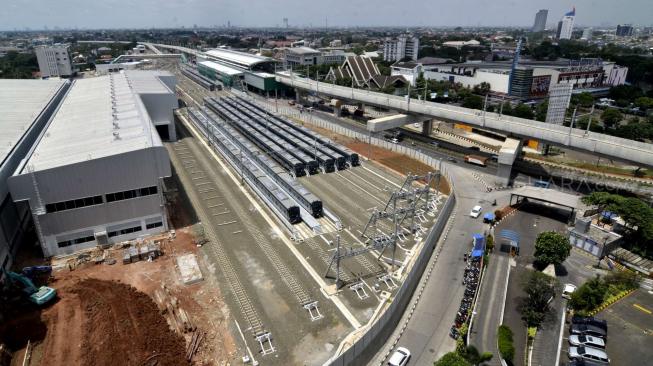 Suasana terminal pembangunan proyek Mass Rapid Transportation (MRT) koridor Lebak Bulus-Bundaran HI di Jakarta, Sabtu (5/1). [Suara.com/Fakhri Hermansyah]