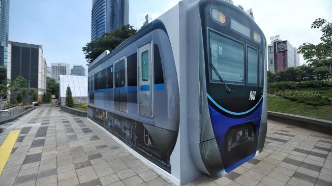 Kawasan Ruang Informasi Center dengan gambar Gerbong MRT di Stasiun MRT Sudirman, Jakarta, Minggu (6/1). [Suara.com/Muhaimin A Untung]