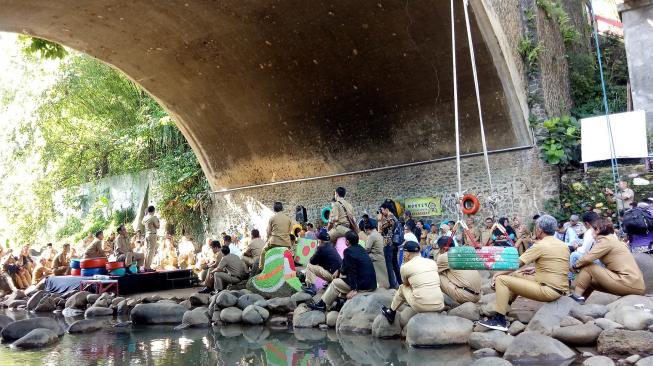 Banyak Bencana Alam, Pemkot Bogor Gelar Rapat Awal Tahun di Kolong Jembatan