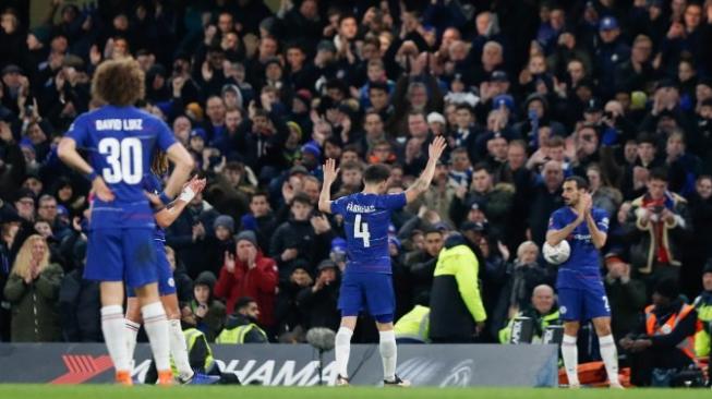 Cesc Fabregas meninggalkan arena pertandingan di menit 85 saat Chelsea menghadapi Nottingham Forest di putaran ketiga Piala FA, 5 Januari 2018 [AFP]