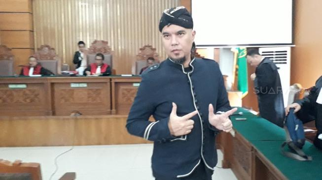 Ahmad Dhani menjalani sidang di Pengadilan Negeri Jakarta Selatan, Senin (7/1/2019)(Ismail/Suara.com)