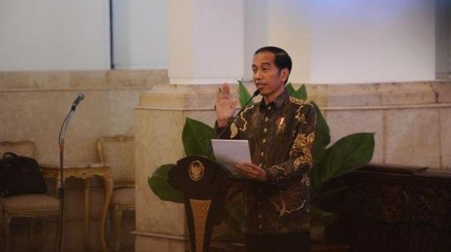  Mantap! Jokowi Buktikan Omongannya, Dolar AS Lengser ke Rp 13.990