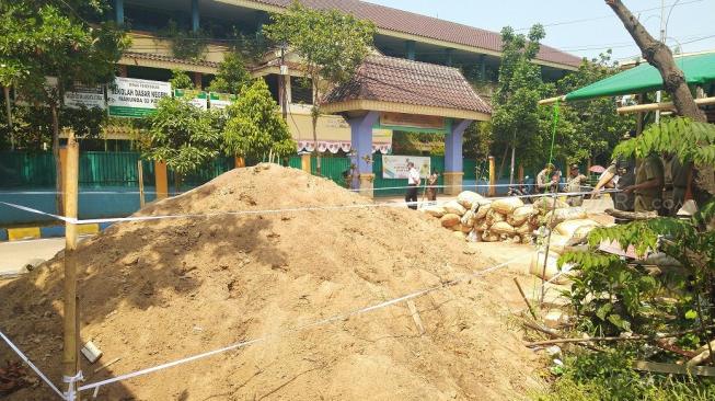 Pemkot Jakut Akan Panggil Perusahaan Minyak Sayur Terkait Pasir Beracun