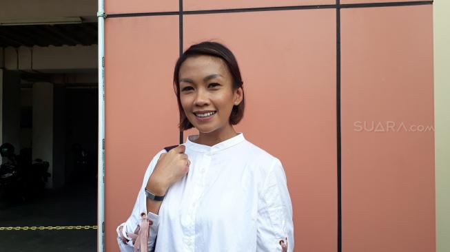 Melanie Putria usai menghadiri sidang cerainya dengan Angga Puradiredja di Pengadilan Agama Jakarta Barat,, Selasa (8/1/2019) [Suara.com/Wahyu Tri Laksono]