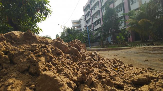 Ini Penampakan Pasir Beracun di Rusun Marunda