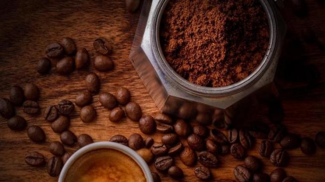 Ilustrasi scrub kopi bisa atasi masalah kulit stretch mark. (Shutterstock)