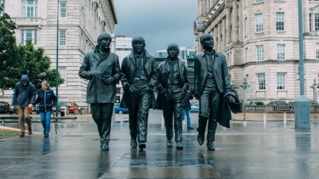 Patung The Beatles di halaman museum The Beatles Story. (Pixabay)