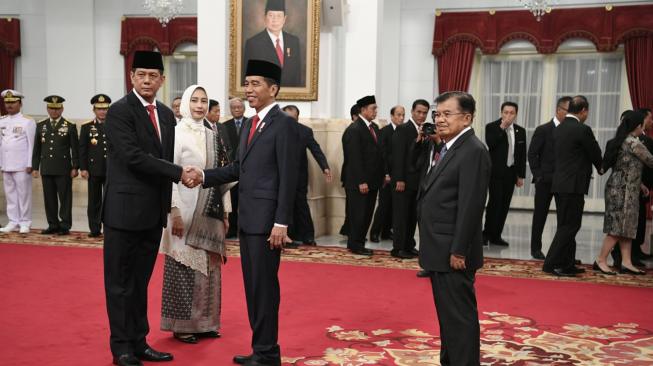 Jokowi Ungkap Deretan PR Besar Kepala BNPB yang Baru