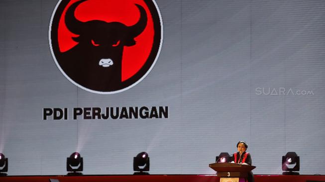 Ketua Umum PDI Perjuangan Megawati Sukarnoputri menyampaikan pidato dalam peringatan HUT PDI Perjuangan ke-46 di JIExpo Kemayoran, Jakarta, Kamis (10/1). [Suara.com/Muhaimin A Untung]