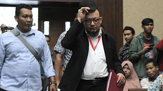 Penyidik KPK Novel Baswedan bersiap menjadi saksi dalam sidang kasus dugaan menghalangi proses penyidikan perkara korupsi dengan terdakwa Lucas di Pengadilan Tipikor, Jakarta Pusat, Kamis (10/1)