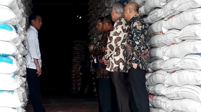 Impor Jadi Jurus Jokowi Turunkan Harga Beras