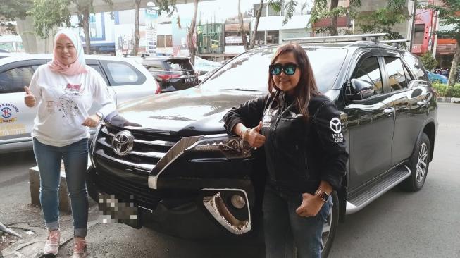 Ini Dia Lady Fortuner Yang Doyan Touring dan Modifikasi