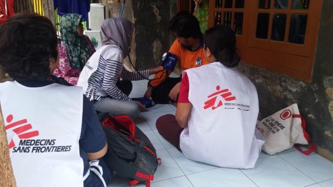 Doctors Without Borders Dampingi Warga Terdampak Tsunami Selat Sunda