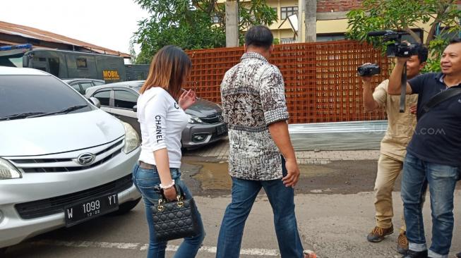 Avriellia Shaqqila Buka Baju di dalam Taksi Sebelum Masuk Kantor Polisi