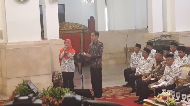 Mega Nangis di Hadapan Jokowi, 10 Tahun Cuma Diberi Rp 150 Ribu