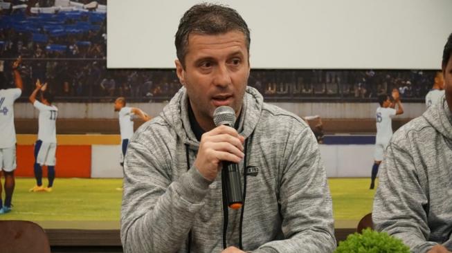 3 Asisten Pelatih Baru akan Dampingi Miljan Radovic di Persib