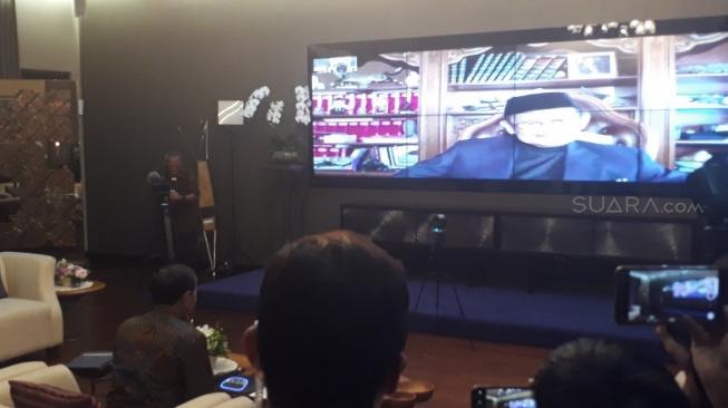 Jokowi Video Conference dengan Habibie: Selamat Sore Profesor