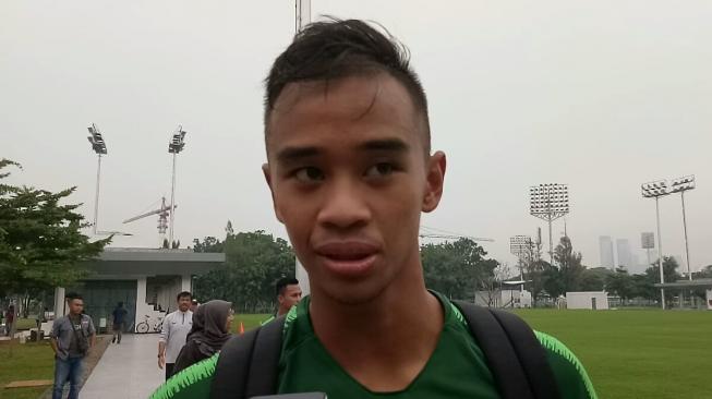 Pemain Bali United Dallen Doke usai mengikuti pemusatan latihan bersama timnas Indonesia U-22. (Suara.com/Adie Prasetyo) 