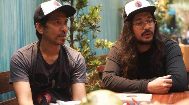 Ridho Slank dan Marcello Tahitoe membuka Warung Katong di Bandung. (dokumentasi pribadi)