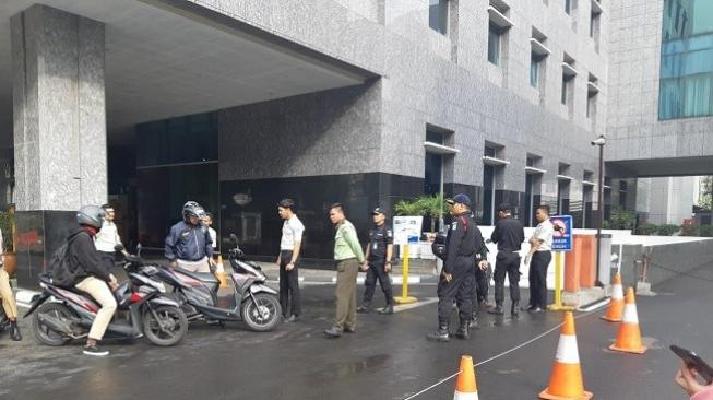 Dilarang Anies Parkir di DPRD, Kasatpol PP: Pamdal Kok Seperti Paspampres