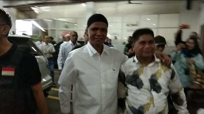 Suasana saat Hercules tiba di Pengadilan Negeri Jakarta Barat, Rabu (16/1/2019). (Suara.com/Walda Marison)