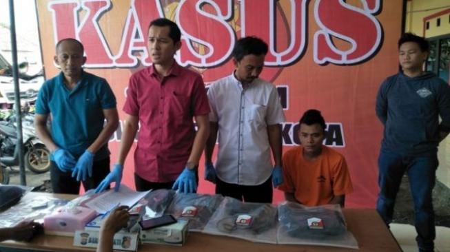 Menolak Bersetubuh di Pemakaman, Tia Dibunuh Sang Pacar