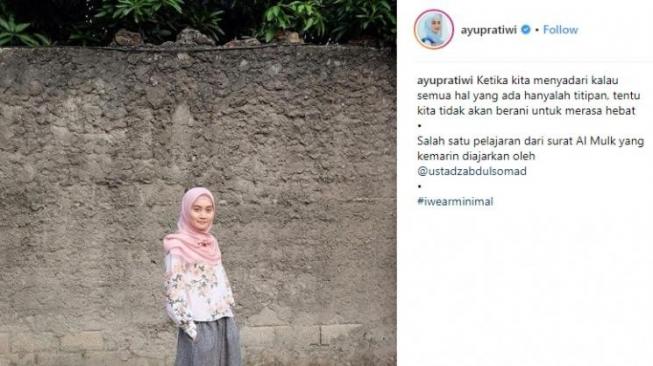 Ayu Pratiwi berhijab. [instagram/ayupratiwi]