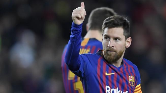 Pemain Barcelona Lionel Messi rayakan golnya ke gawang Eibar dalam pertandingan di Camp Nou pada 14 Januari 2019 [AFP]