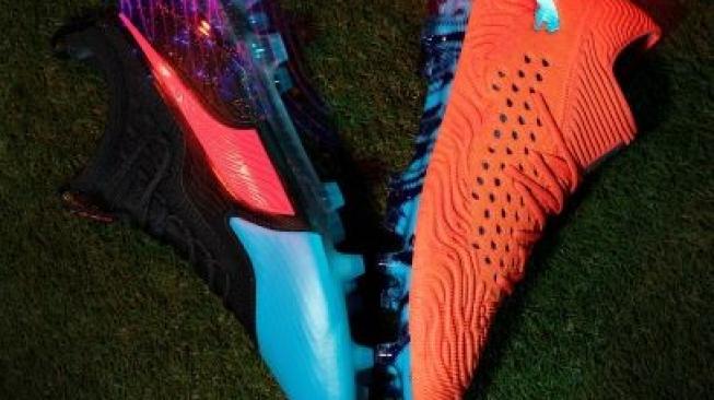  PUMA  Rilis Sepatu  Power up Gabungkan Sepakbola dan  Video Game