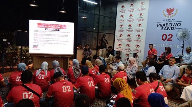 Relawan Prabowo - Sandiaga Nobar Debat Capres - Cawapres di Media Centre