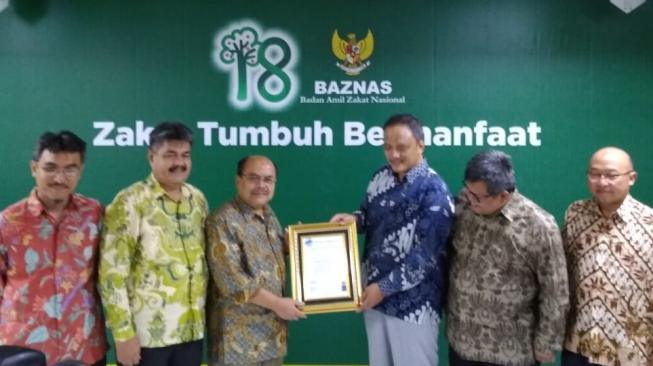 BAZNAS mempertahankan prestasi dan kembali memperoleh sertifikat ISO 9001-2015 dari Worldwide Quality Assurance (WQA). (Dok: Baznas)