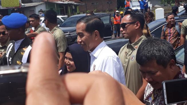 Detik-detik Ricuh Buruh Saat Hadang Presiden Jokowi Keluar Istana Negara