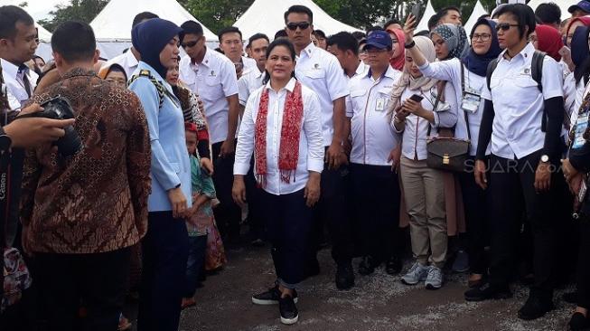 Tampil Casual di Garut, Iriana Jokowi Diserbu Warga