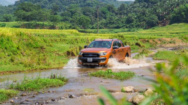 Ford Ranger Wildtrak 3.2L dalam pengetesan di Puluong, Vietnam, 2018. Sebagai ilustrasi [Shutterstock].