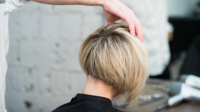 Gaya rambut pendek pixie cut kembali digemari perempuan. (Shutterstock.com)