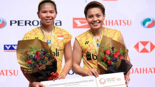 Pasangan ganda putri Indonesia, Greysia Polii/Apriyani Rahayu harus puas menjadi runner-up Malaysia Masters 2019 usai kalah dari wakil Jepang, Yuki Fukushima / Sayaka Hirota dengan skor 21-18, 16-21, 16-21. [Dok. PBSI]