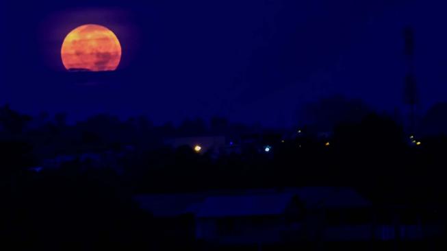 Supermoon Dini Hari Nanti yang Terbesar di 2020