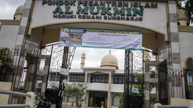 Suasana aktifitas di Pondok Pesantren Al Mukmin Ngruki, Sukoharjo, Jawa Tengah, Senin (21/1). [ANTARA FOTO/Mohammad Ayudha]