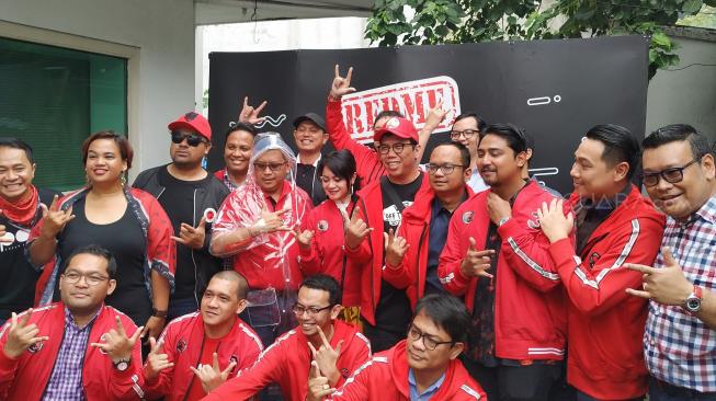 Gandeng Seniman Muda, PDIP Luncurkan Official Store Atribut Partai