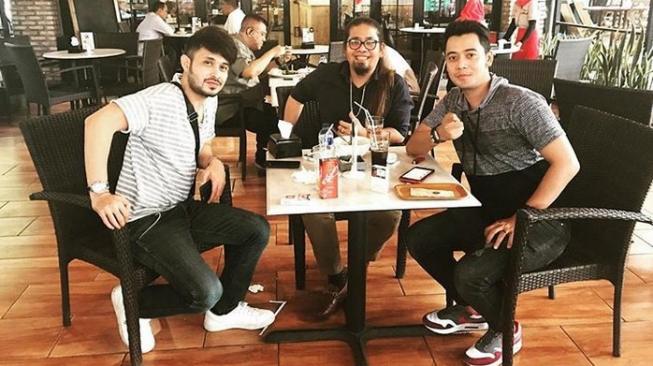 Indra Tarigan bersama Kriss Hatta dan Meidian Maladi. (Instagram)