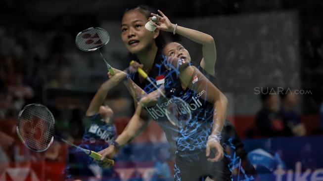 Pebulutangkis tunggal putri Indonesia, Fitriani, menang atas Line Hojmark Kjaersfekdt (Denmark) di babak pertama Indonesia Masters 2019 di Istora Senayan, Jakarta, Rabu (23/1). [Suara.com/Muhaimin A Untung]