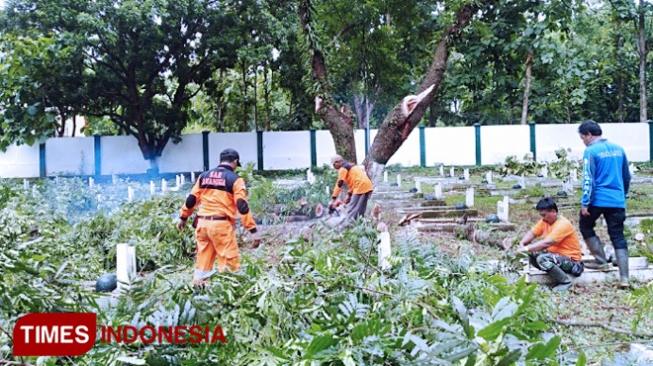 Sejumlah Makam Pejuang di TMP Rusak Akibat Terjangan Puting Beliung