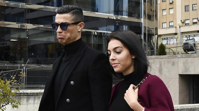 5 Berita Hits Sepak Bola: Kiper Malaysia dan Kekasih Ronaldo Jadi Sorotan