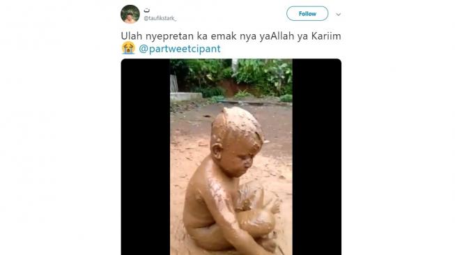 Terlihat Bahagia, Aksi Kocak Bocah Ini Bikin Ibunya Pusing